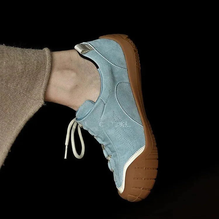 Round-toe lace-up training shoes for women - new style, thick sole, versatile and suitable for both casual and sporty wear.